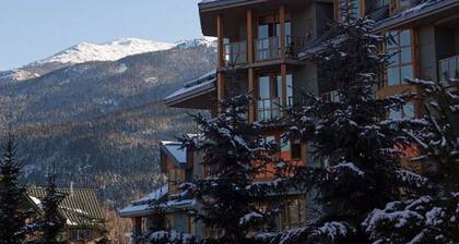 Escape to the Mountains & Relax in style steps away from Whistler Village!