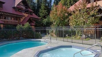 Piscine extérieure, piscine chauffée