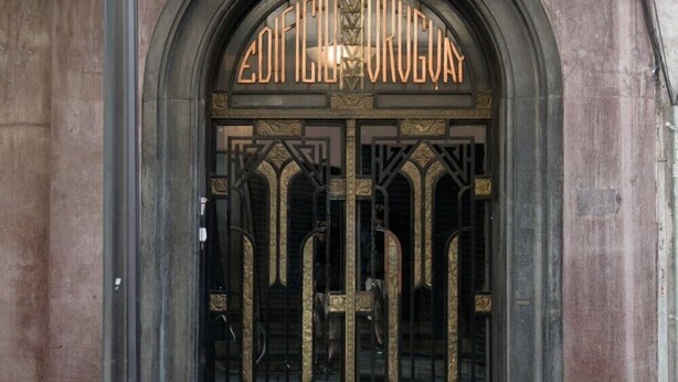 A building entrance with a large, ornate black metal gate and the name "EDIFICIO URUGUAY" above it. - Penthouse in Centro Historico with 2 Bedroom/2 Bathroom & Private Terrace (Centro)