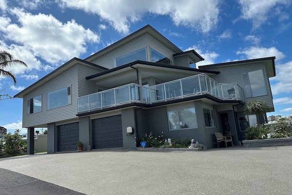 Top two floors available. Property manager lives on ground floor.