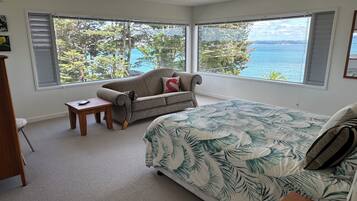 3 bedrooms, desk, iron/ironing board, WiFi