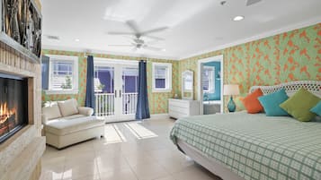 4 makuuhuonetta, tallelokero huoneessa, työpöytä, silitysrauta/-lauta