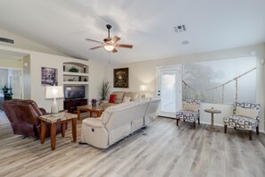 TV, fireplace - Executive Pool Home in Gilbert! 30 Night Min (Gilbert)