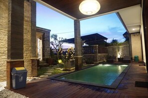 Outdoor pool, pool loungers - Pondok Uma Ubud (Ubud)