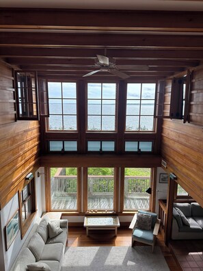 TV, DVD player, ping pong, books - Beachfront Oasis - Family friendly - Panoramic Waterfront Views (Fairhaven)