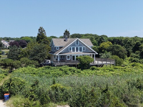 Beachfront Oasis - Family friendly - Panoramic Waterfront Views