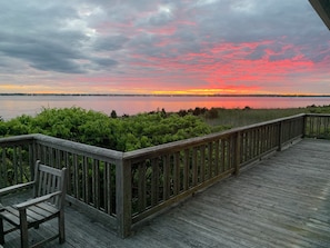 Terrace/patio - Beachfront Oasis - Family friendly - Panoramic Waterfront Views (Fairhaven)