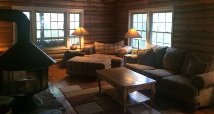 Kaunis Lakefront Log Cabin Nolin Lake 200 dollaria / yö erityinen!