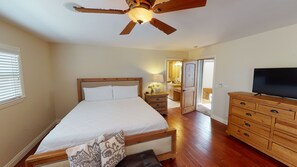 5 bedrooms, iron/ironing board, free WiFi, bed sheets - Walking distance to Lorimar, South Coast & Ponte Winery! Stunning Estate! (Temecula)