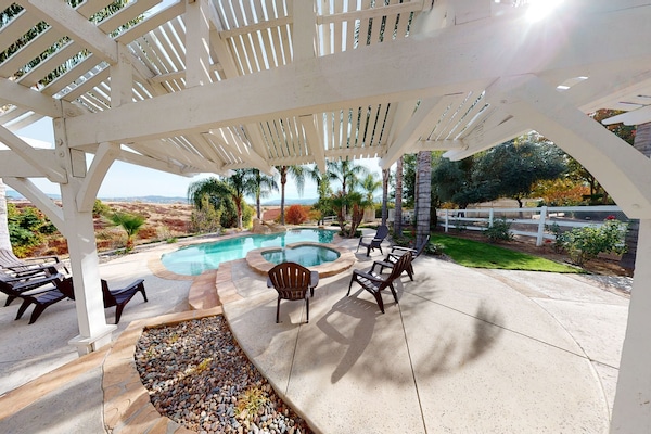 Pool & Spa with Carter Estate Vineyard & Mountain View