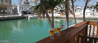 35' Seawall Sparkling , 30min from Keywest, WIFI, BBQ Grill, Pool