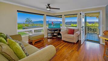 Een smart-tv, boeken en een kantoor