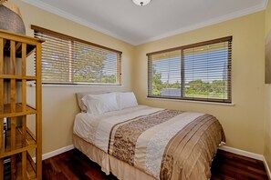 3 bedrooms, desk, iron/ironing board, travel crib - Upcountry Short Term Rental Home with Ocean and Mt Views, Close to Makawao Town. (Makawao)