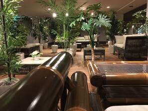 Lobby sitting area - Hotel AVANCER Osaka Temma -Adult Only (Osaka)