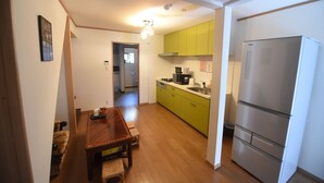 Coffee/tea maker, fridge, microwave, oven - MEGULI (Kyoto)