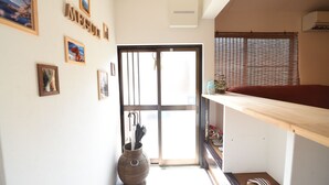Interior entrance - MEGULI (Kyoto)