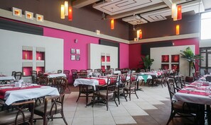 International cuisine - Treebo Brahma Regency (Pune)
