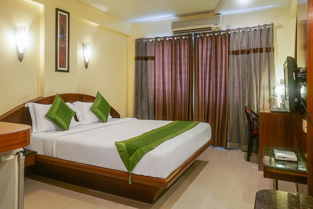 Kamar Premium | Meja kerja, setrika/meja setrika, dan tempat tidur lipat/tambahan