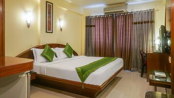 Desk, iron/ironing board, rollaway beds, free WiFi