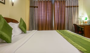 Premium Room | Desk, iron/ironing board, rollaway beds, free WiFi