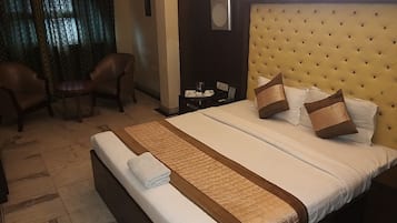 Deluxe Room | Premium bedding, Select Comfort beds, minibar, blackout curtains