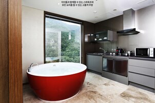 냉장고, 전자레인지, 전기 주전자, 밥솥