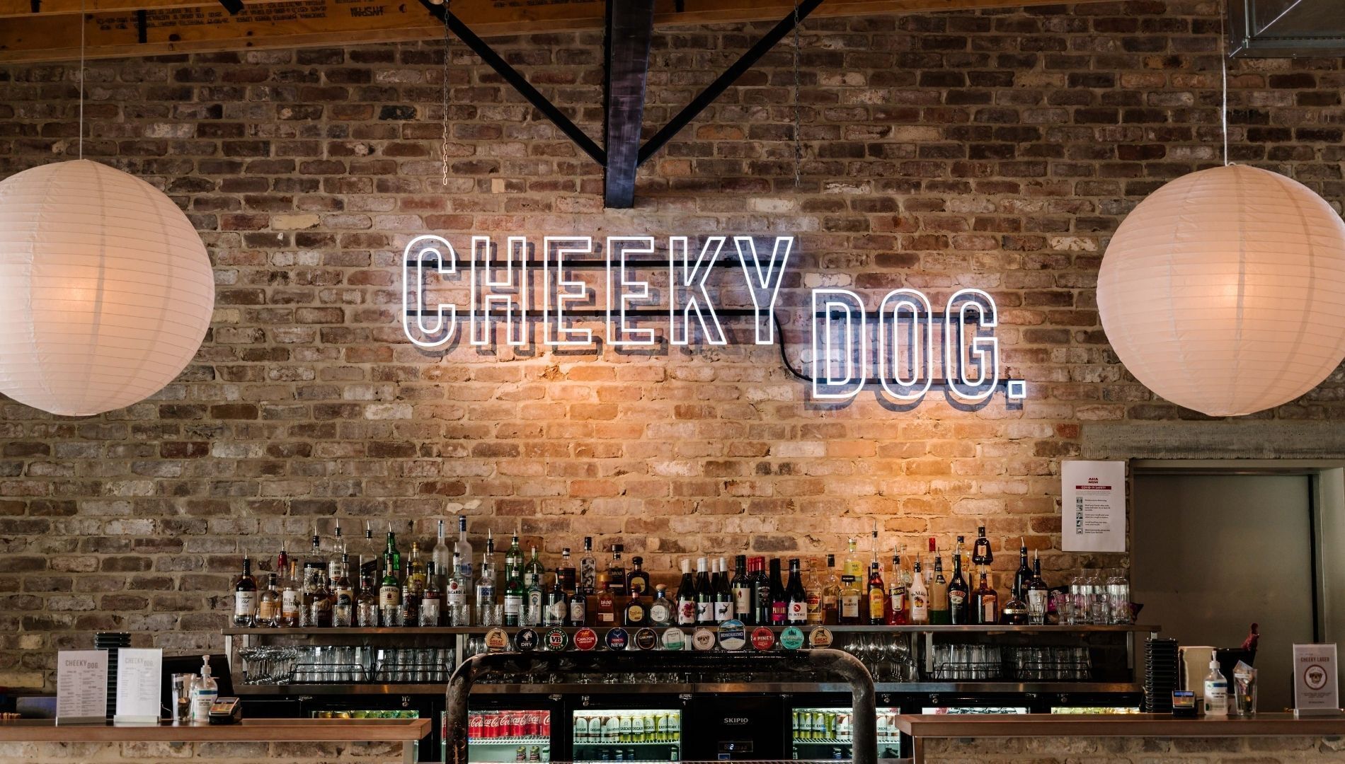 serves lunch, dinner and happy hour