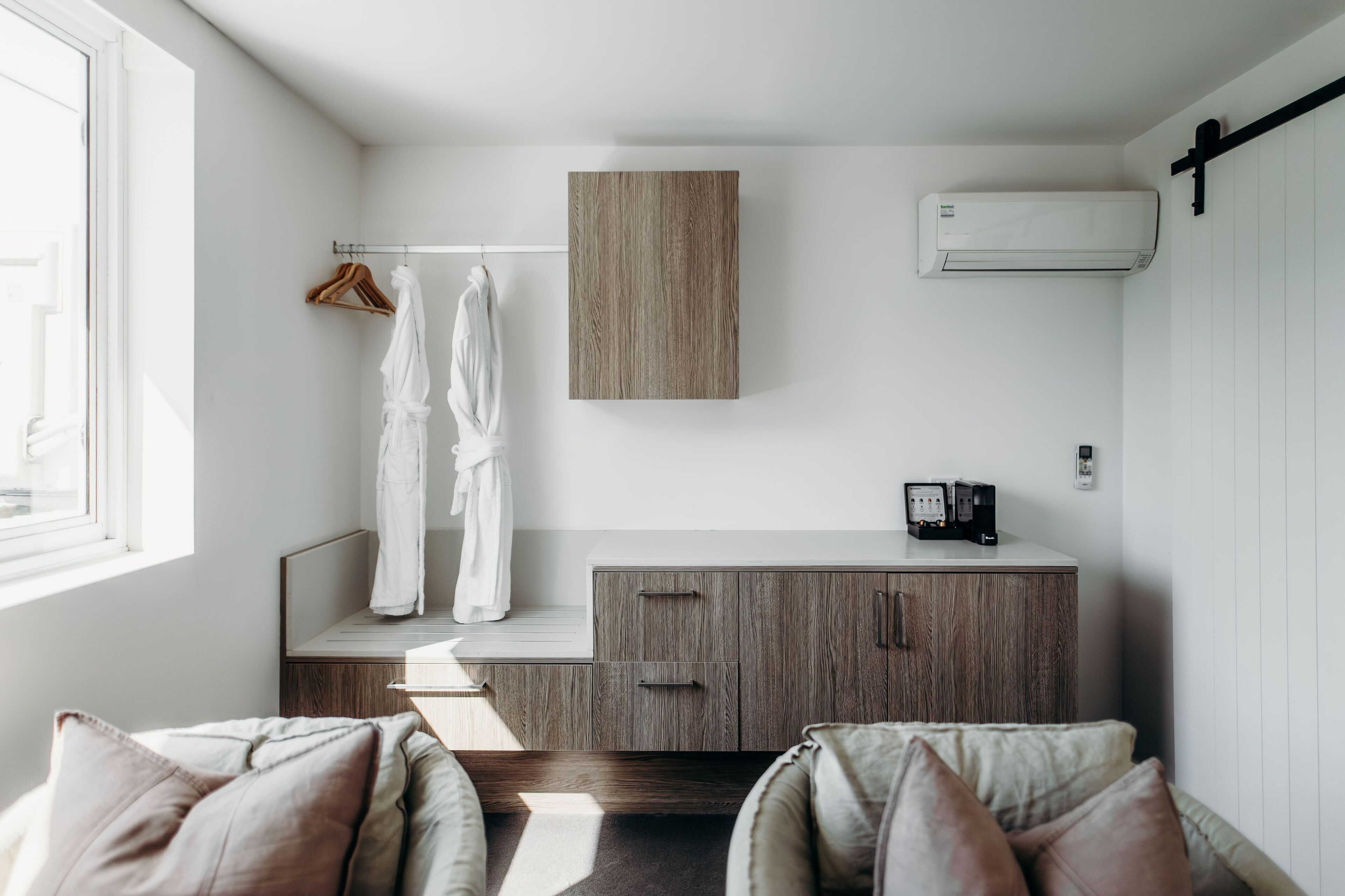 classic studio, partial ocean view | room amenity