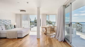 Classic Penthouse, Bathtub, Bay View