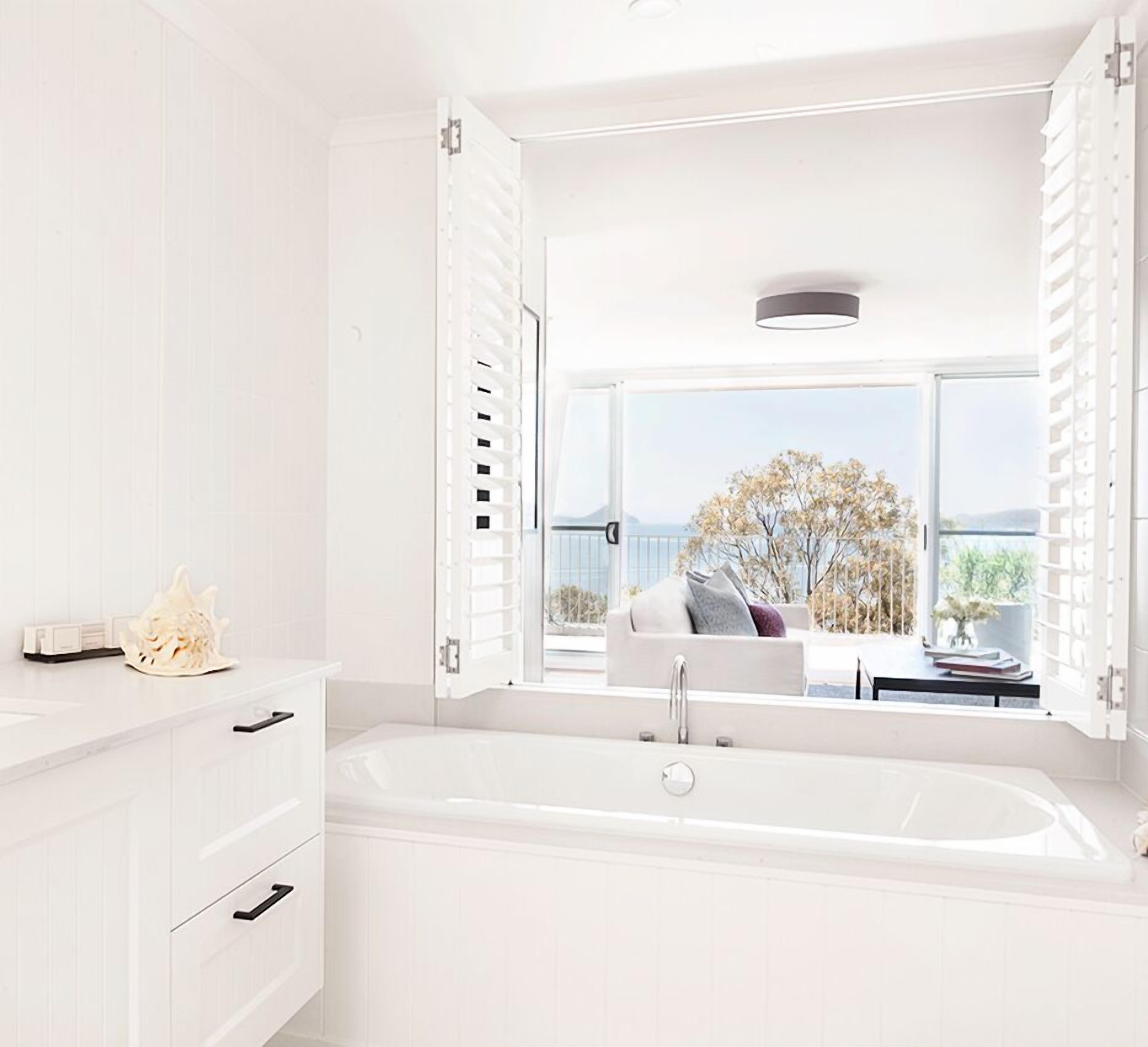 classic penthouse, bathtub, bay view | bathroom | designer toiletries, hair dryer, bathrobes, towels