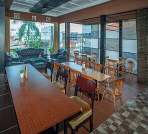 Lobby lounge - Grand Q Hotel Gorontalo (Gorontalo)