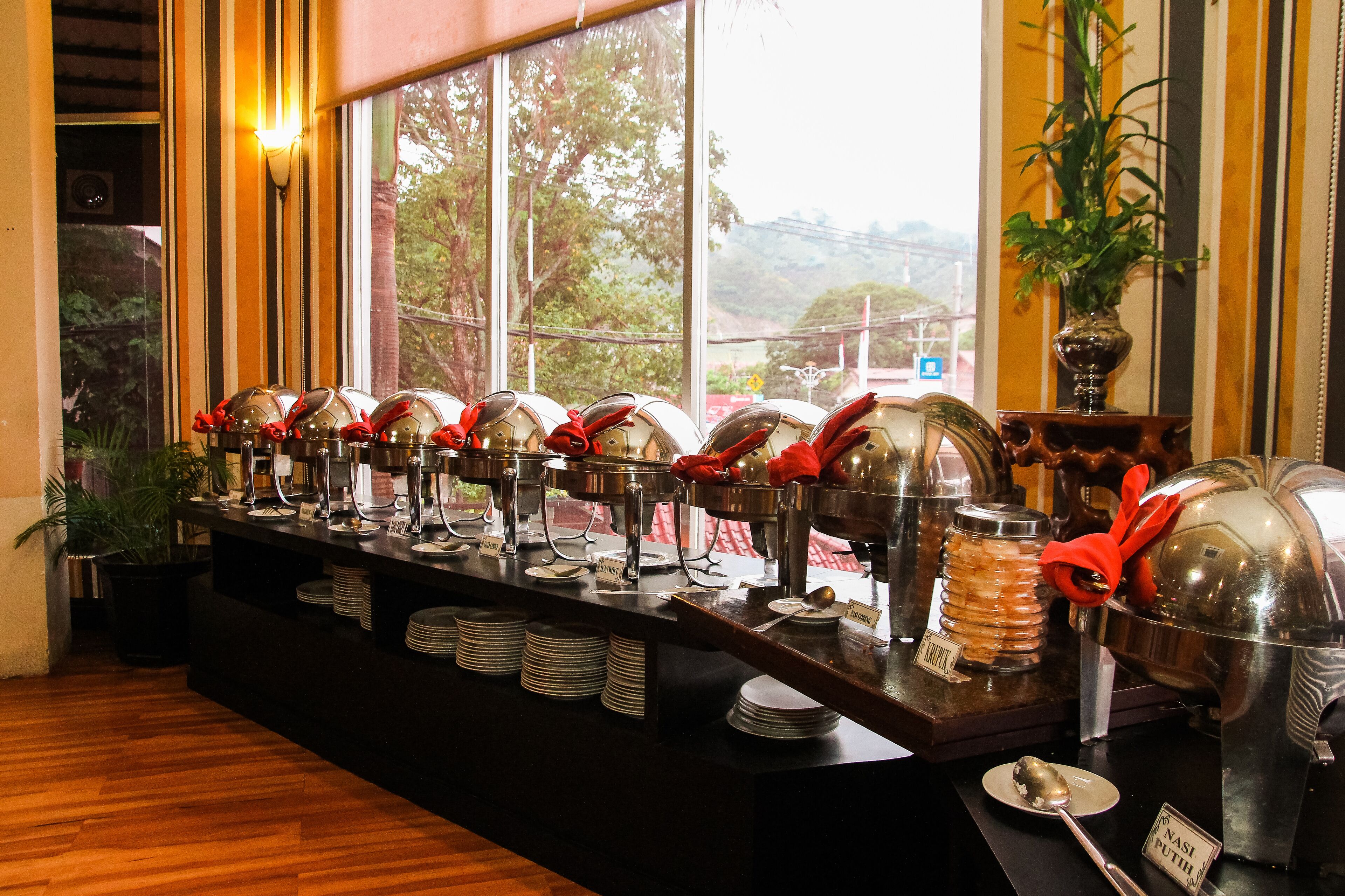 매일 뷔페 아침 식사(1인당 IDR 120000)