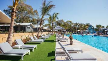 2 outdoor pools, free cabanas, pool umbrellas