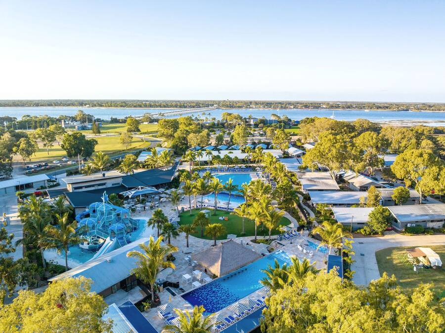 2 piscines extérieures, cabanas gratuites, parasols