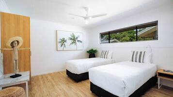Vila standard, 2 quartos, vista para o mar | Roupas de cama premium, ferros/tábuas de passar roupa, Wi-Fi de cortesia