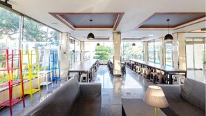 Lobby sitting area - Bigssum Guest House - Hostel (Seogwipo)