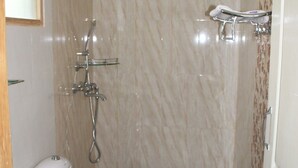 Super Deluxe Room | Bathroom - V Resorts Gulmohar Cottages Goa (Calangute)