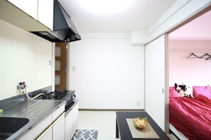 Apartment, Non Smoking | In-room dining