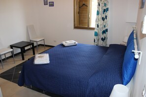 Habitación triple | Cortinas blackout, tabla de planchar con plancha y wifi gratis