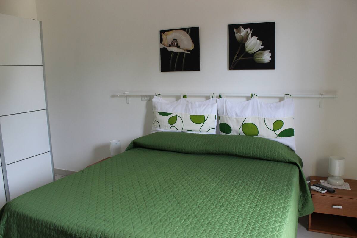 Habitación triple | Cortinas blackout, tabla de planchar con plancha y wifi gratis