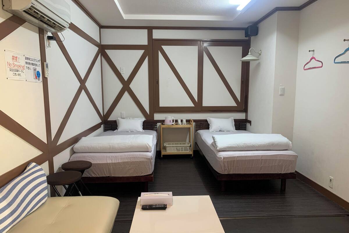 WiFi (free), bed sheets