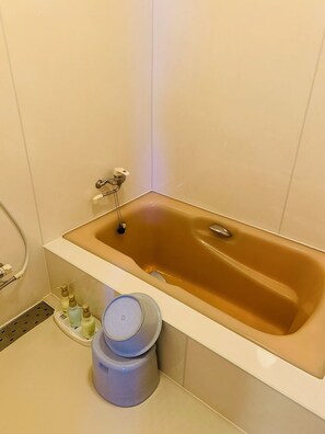 Economy Double Room | Bathroom | Combined shower/tub, free toiletries, hair dryer, slippers