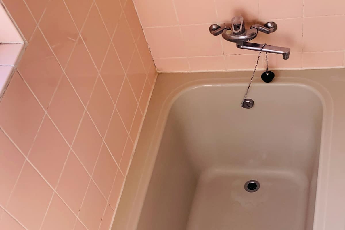 Combined shower/tub, free toiletries, hair dryer, slippers