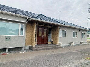 Exterior - villageBFH - Hostel (Omura)