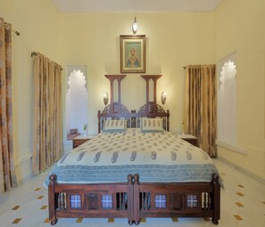 Deluxe tweepersoonskamer, niet-roken | Lakens van Egyptisch katoen, luxe beddengoed, een bureau