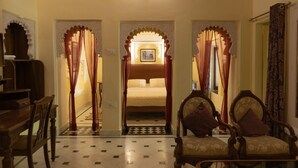 Luxury Suite - Fort Dhariyawad Heritage Hotel Udaipur (Dhariyawad)