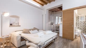 Comfort Apartment, 1 Bedroom, Non Smoking | Living room | Flat-screen TV