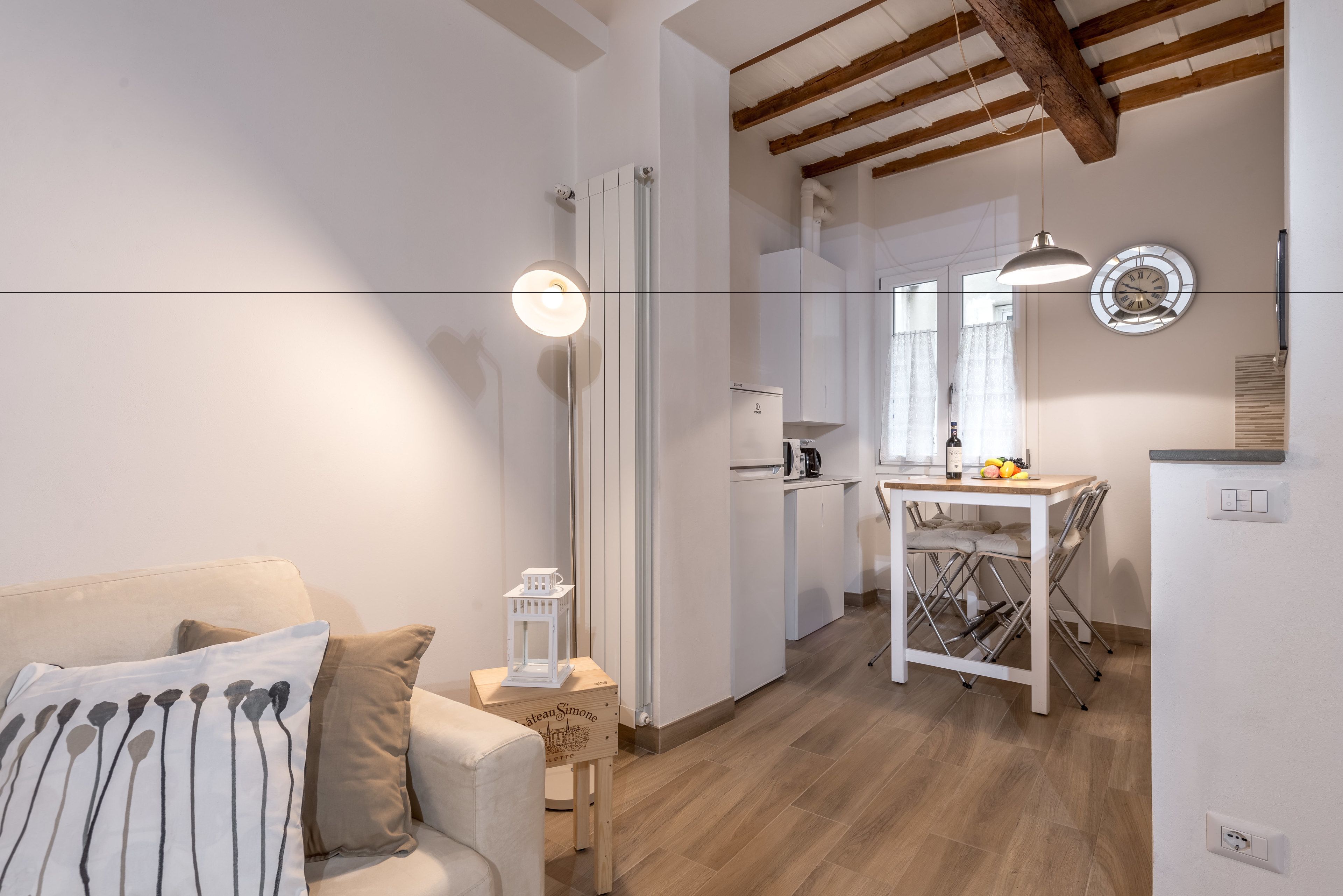 Apartamento conforto, 1 quarto, para não fumantes | Opções para refeição no quarto