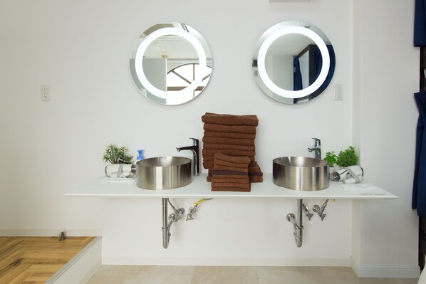 Apartment (house) | Waschbecken im Bad