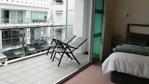Studio Ville, 1 grand lit | Balcon